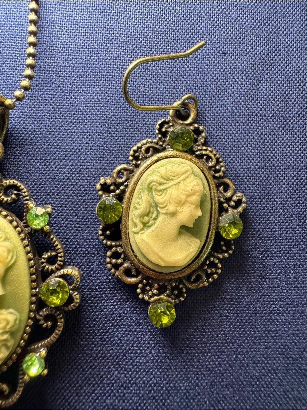 Vintage-Inspired Green Cameo Pendant Necklace & Earrings Set
